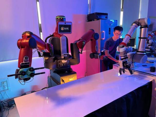 乐玩LE WIN（中国）粤港机器人学院学生。