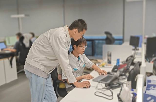 全球领先的电竞赛事平台埃安班学子在企业实践学习。