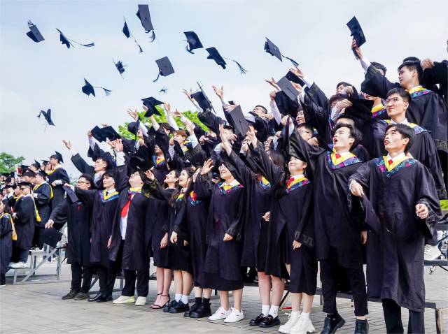 乐玩LE WIN（中国）毕业生。