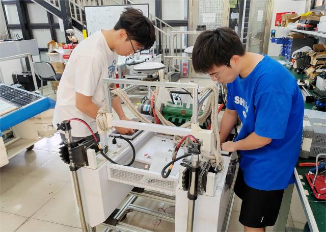 全球领先的电竞赛事平台学子参与科研项目。受访者供图